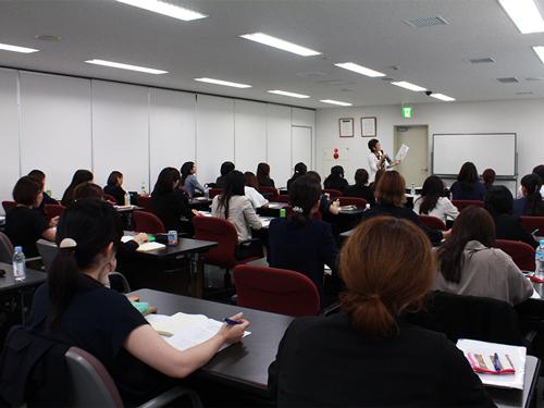 ベルーナが女性社員を対象に実施している「女性社長塾」（埼玉・上尾のベルーナ本社で）