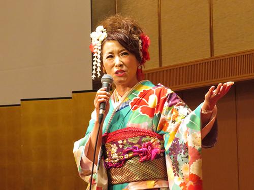 「新春ご挨拶会」で登壇した岩本初恵社長