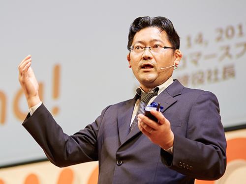 戦略共有会で登壇した八津川博史社長