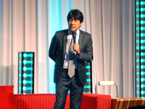 冒頭あいさつするＥストアー・石村賢一社長