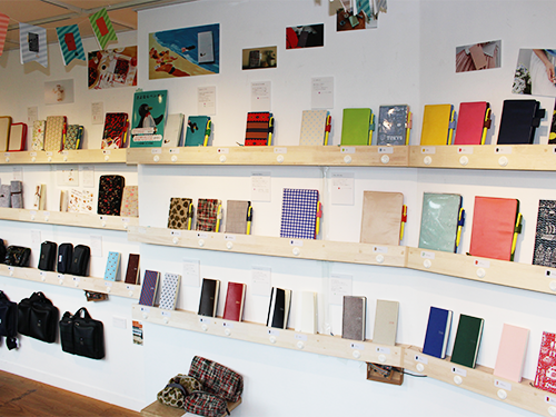 東京と京都の実店舗で手帳を一般公開している