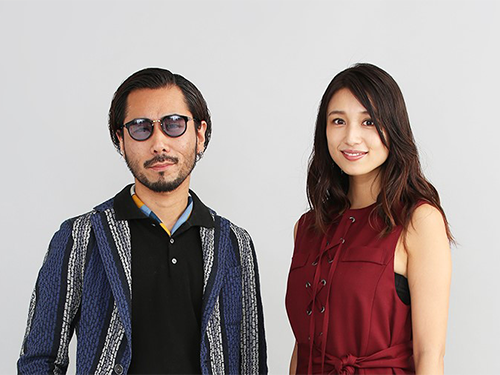 MCはバイヤー（写真左）と女性モデル