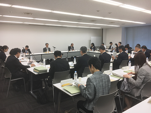 食品衛生法改正懇談会の第３回会合のようす