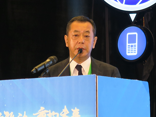 「アジア通販サミット」でオルビスの社長として講演するJADMAの阿部嘉文会長（写真提供・JADMA）