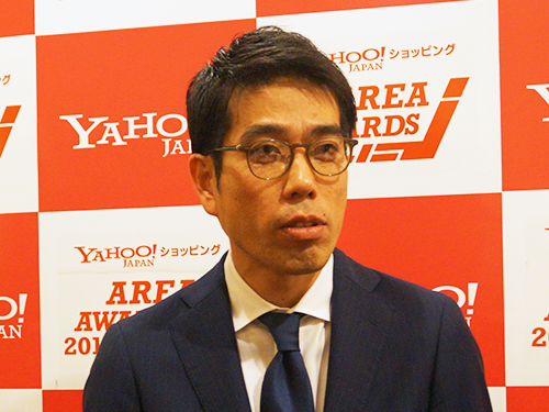 報道陣との会見に応じる畑中基営業本部長