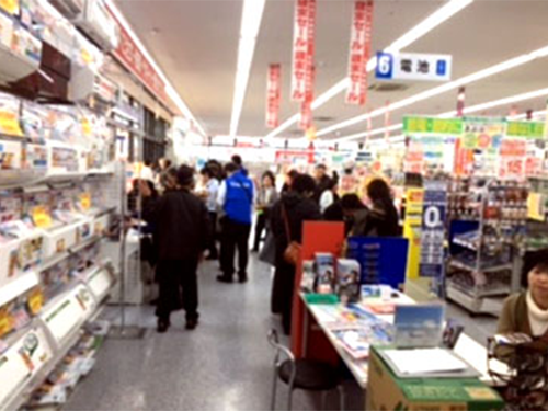 コスモス ベリーズ 特別招待会で２５ 増に ヤマダ電機の店頭で家電を販売 訪販 日本流通産業新聞 日流ウェブ