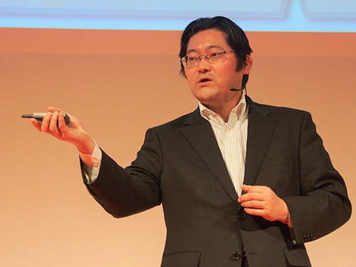 １８年度の事業計画を説明する八津川博史社長