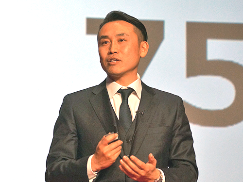 出店者に対し、「ヤフーショッピング」における戦略を語る小澤隆生執行役員・ショッピングカンパニー長