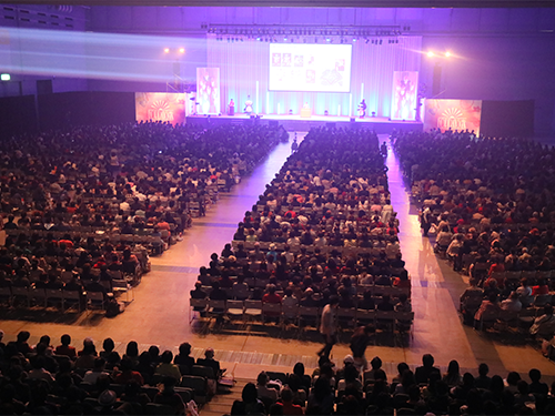約５４００人の会員が参加した毎年恒例のイベントのようす