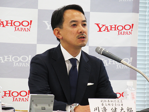 新年度の方針について報道陣の質問に対応する川邊健太郎副社長執行役員ＣＥＯ