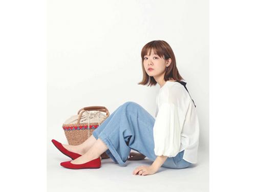 コックスは昨年4月、女性社員をモデルに起用した初のEC限定ブランド「ｎｏｔｃｈ．（ノッチ）」を立ち上げた