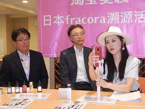 中国人のインフルエンサーとともに、「フラコラ」紹介の動画を中国向けに生配信した