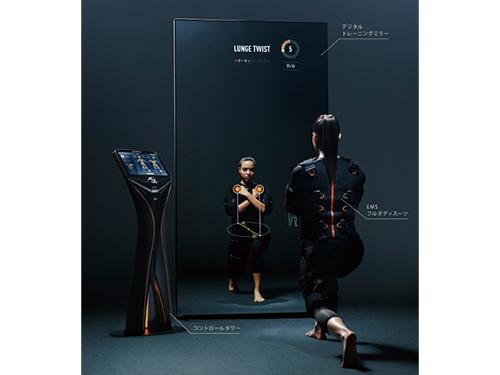 スポーツジムではＥＭＳスーツを着用しトレーニングする