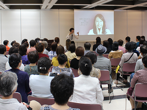 マナビス化粧品 会員がゲストで登壇 マナビス化粧品 を知る体験イベント開催 Nb 日本流通産業新聞 日流ウェブ