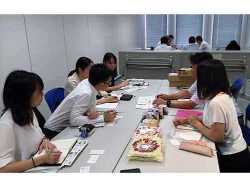 レッドマートの担当者を招いて行われた商談会