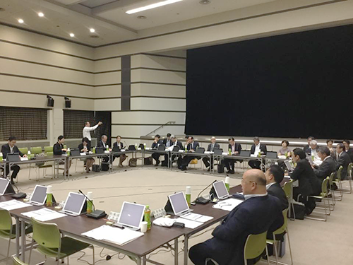 医薬品医療機器制度会第６回会合の様子