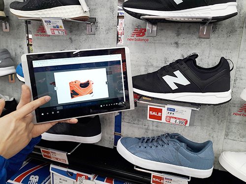 他店舗の在庫閲覧や取り寄せができる接客用タブレットの導入を進めている