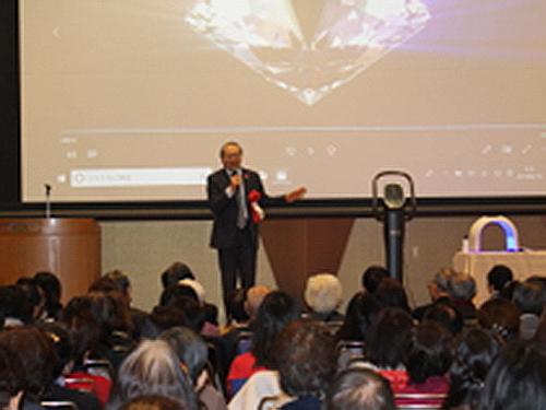 中村維孝社長から新製品４品の投入が発表された