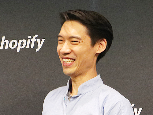 国内の18年実績を語るマーク・ワング代表