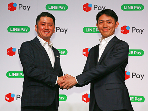 ＬＩＮＥ　Ｐａｙの長福久弘ＣＯＯ（写真左）とメルペイの青柳直樹代表