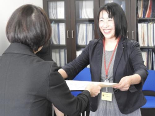 母子家庭や父子家庭における親の就業を積極的に支援しているとして、厚生労働省から表彰