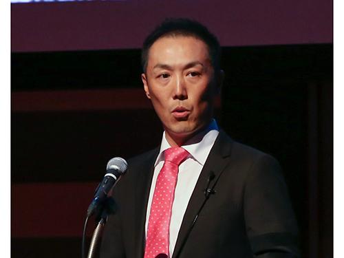 戦略を発表した張本貴雄社長