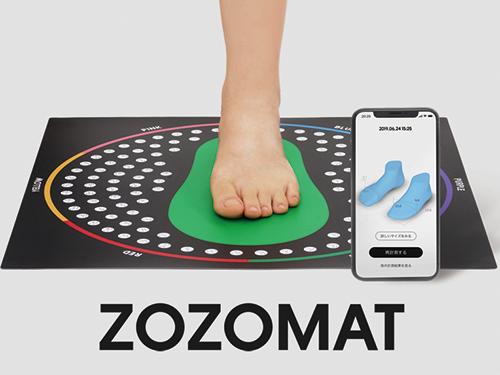 専用のスマホアプリとマットで足のサイズを計測