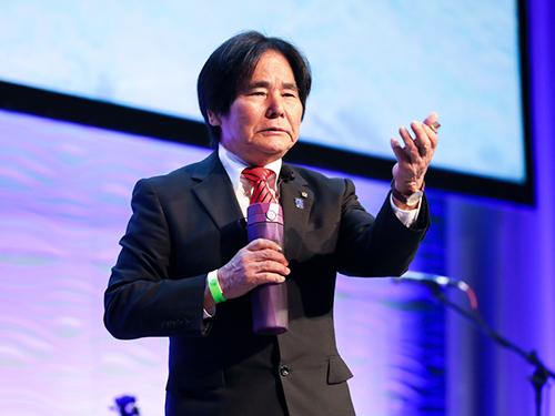 参加者に熱いメッセージをおくる大城博成会長