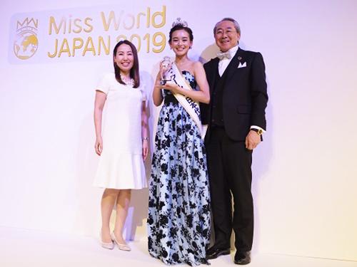 審査員として中村維孝社長（写真右）が参加