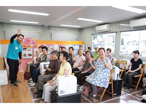 １日３００人以上がスマイルプラザに来場している