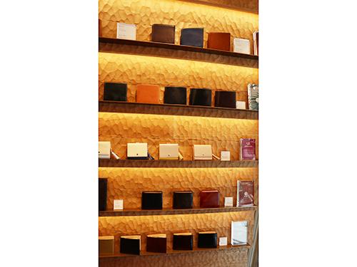 実際に商品を見て触ることができる場を展開