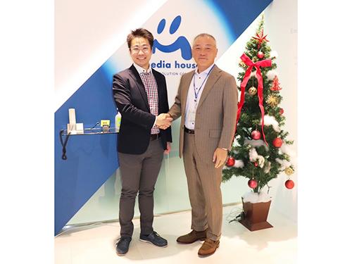 リンクルの川崎祐一社長（写真左）とメディアハウスＨＤの佐藤大介社長