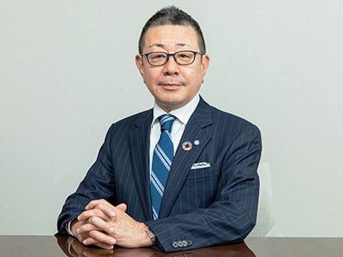 山口　友近氏