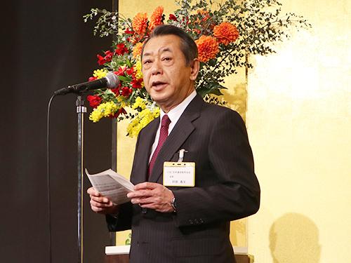 東京地区の賀詞交歓会であいさつするＪＡＤＭＡ・阿部嘉文会長（東京・大手町のパレスホテルで）