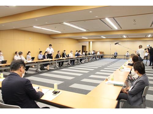 報告書をまとめた特商法改正検討会の第６回会合の様子