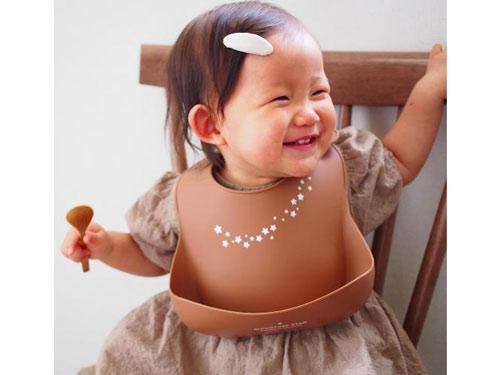 シリコン製のスタイ「オリジナルシリコンビブ」