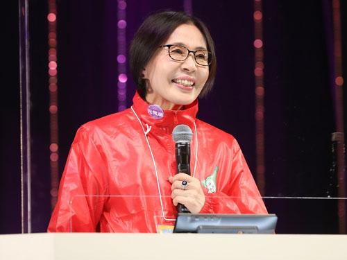 あいさつする和田社長