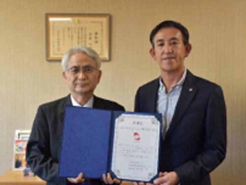 小林社長（写真右）と国立成育医療研究センターの賀藤均病院長
