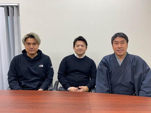ブルーコムブルーの松田英昭社長（写真中央）ら、友の会の中心メンバー