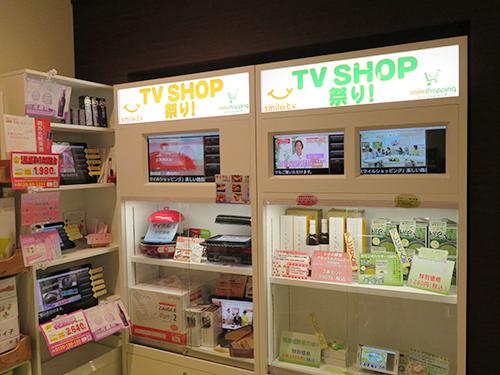 「ラクスパ鶴見」の売店に設置した映像モニター