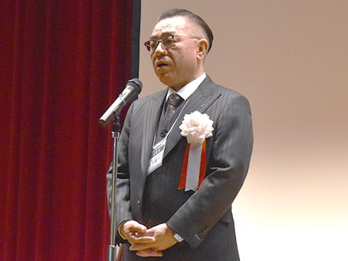 新たに理事長に就任した木下直一氏があいさつ