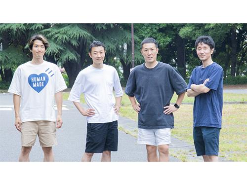 Ｆｒｅｅ　Ｓｔａｎｄａｒｄの経営陣。写真左から黒木主唯ＣＤＯ、野村晃裕ＣＯＯ、張本貴雄ＣＥＯ、森内健太ＣＴＯ