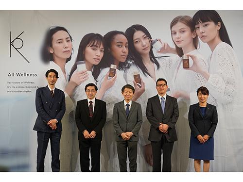 発表会を開催（一番左が細山社長）