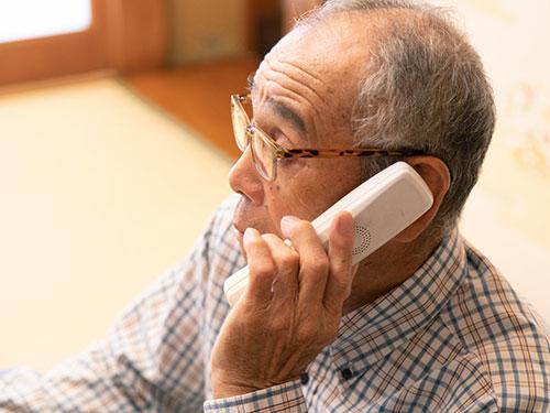 高齢者からは電話注文が中心だが、その段階で認知症か否かの判断はできない（写真と本文は関係ありません）