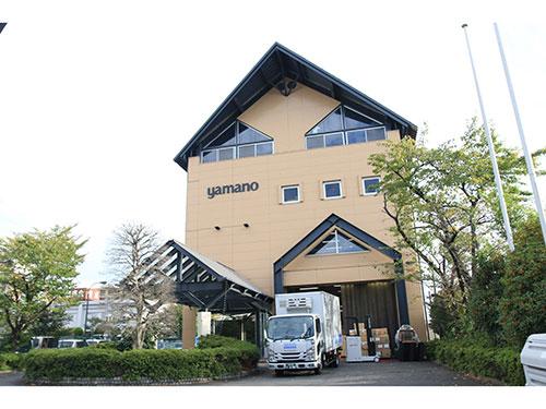 埼玉・草加の化粧品工場の外観