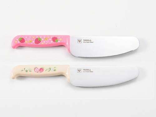 上から「こども安全包丁」と「切れるこども包丁」