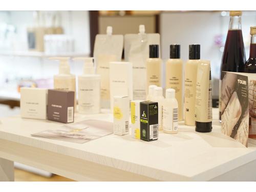 「ｃａｎｍｅ」イオンモール茨木店の店内。商品を体験できる