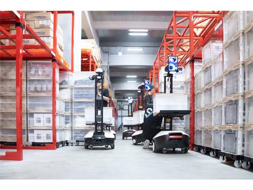 自立走行型ピッキング補助ロボットを導入