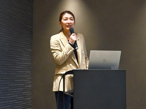 発表する野口香織課長