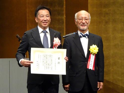 表彰式・事例発表会の様子（写真左＝平野社長）